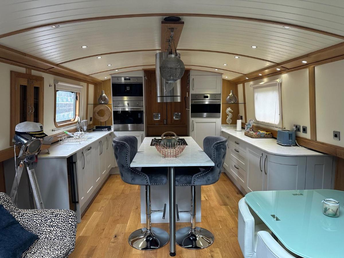 Luxury Boat - The Thistle Dream Uxbridge Esterno foto